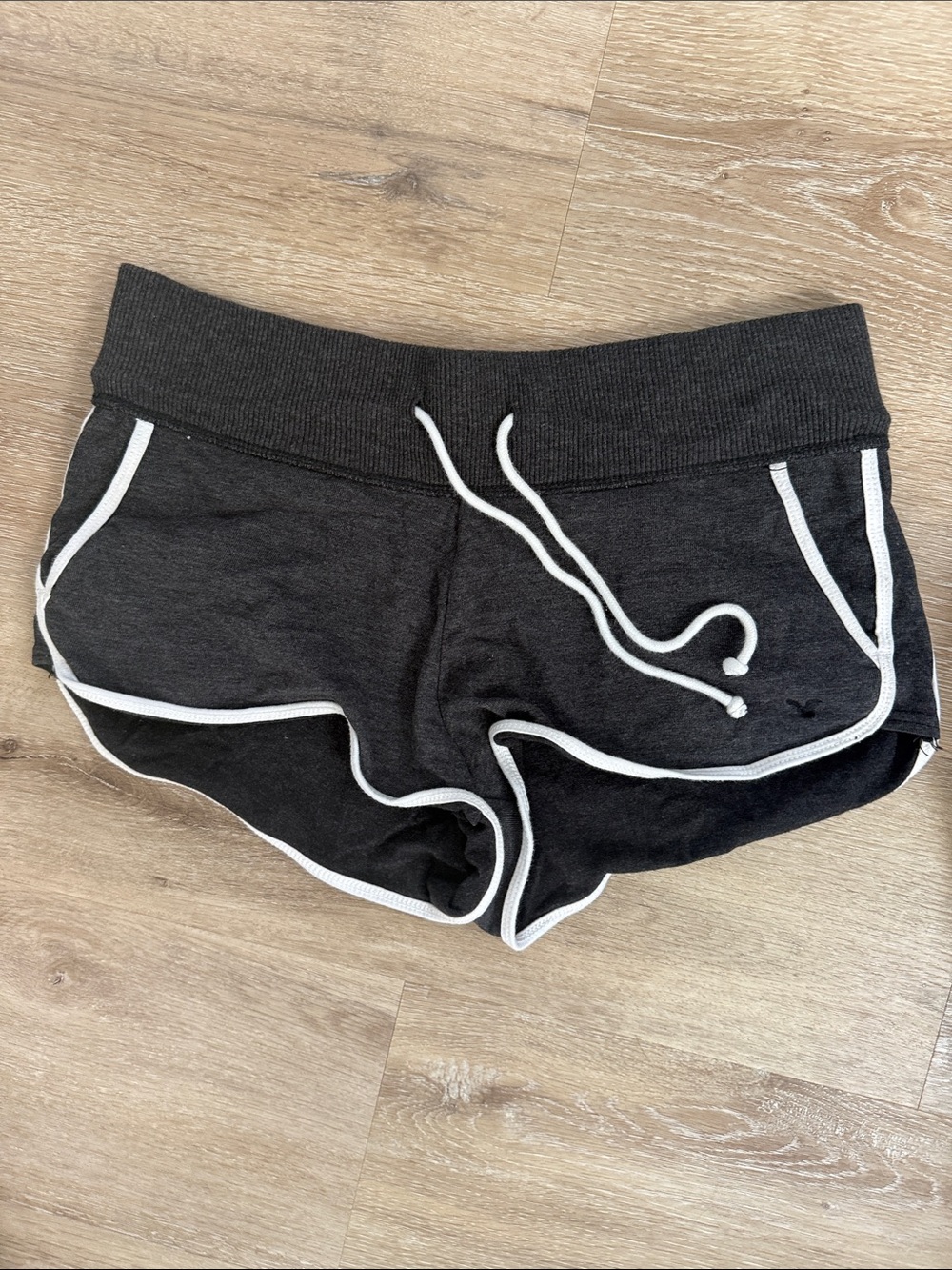 AE Women’s Charcoal Contrast-Trim Lounge Shorts